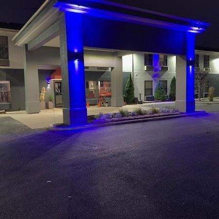 נורת' שיקגו Days Inn By Wyndham Great Lakes Naval Base מראה חיצוני תמונה