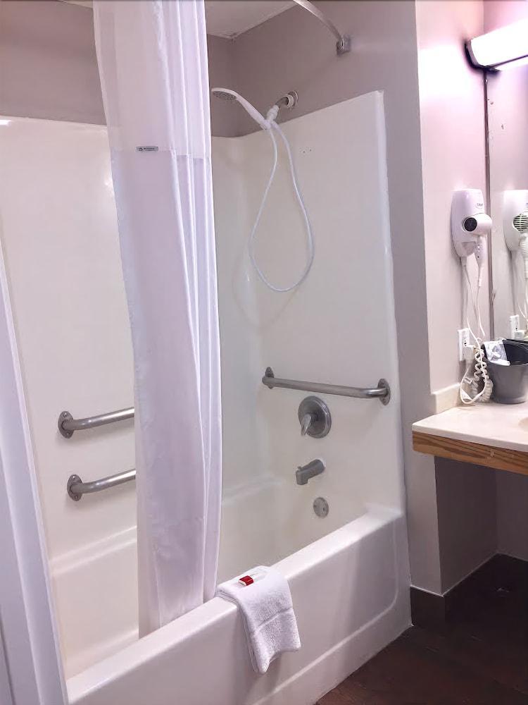 נורת' שיקגו Days Inn By Wyndham Great Lakes Naval Base מראה חיצוני תמונה