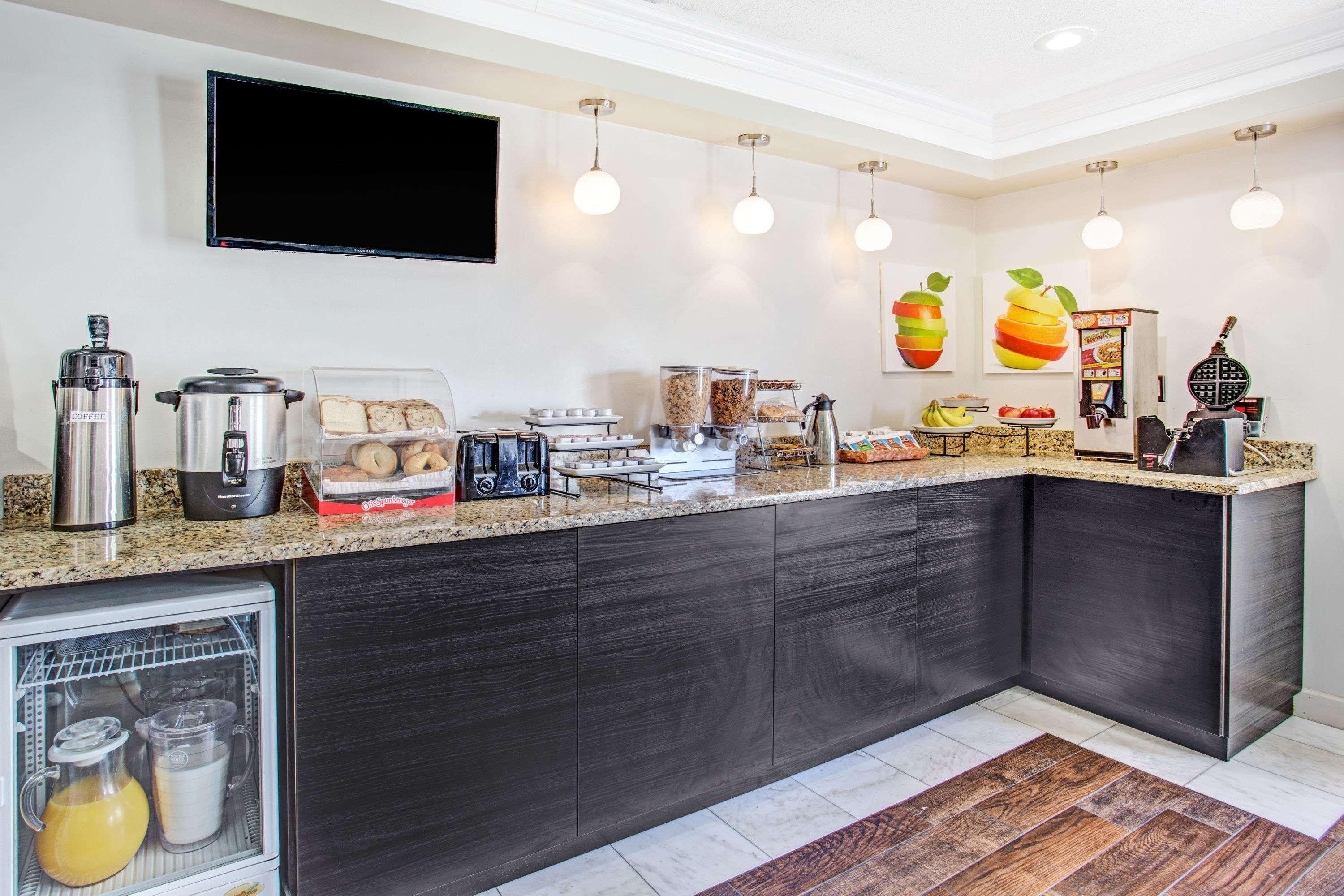 נורת' שיקגו Days Inn By Wyndham Great Lakes Naval Base מראה חיצוני תמונה