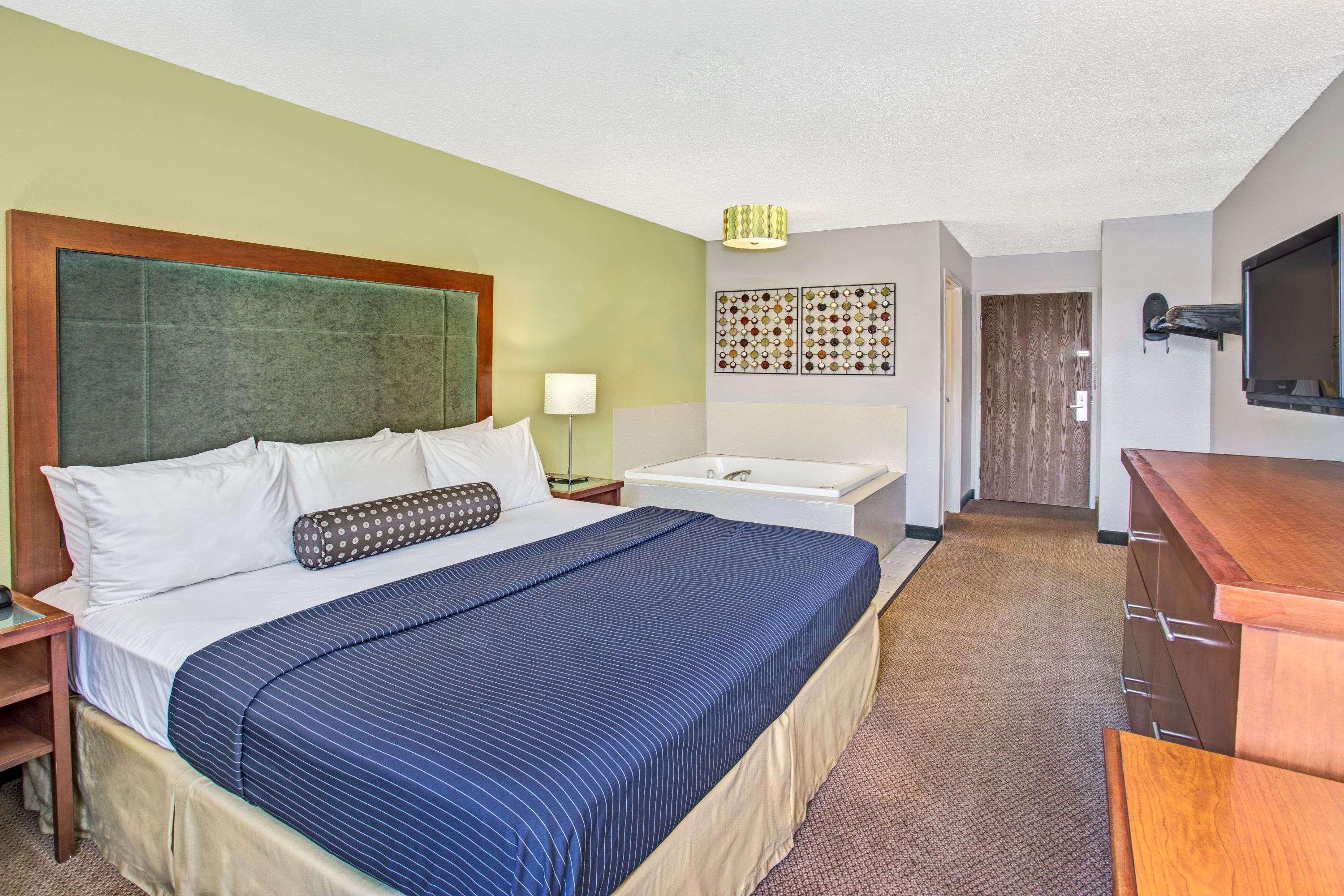 נורת' שיקגו Days Inn By Wyndham Great Lakes Naval Base מראה חיצוני תמונה