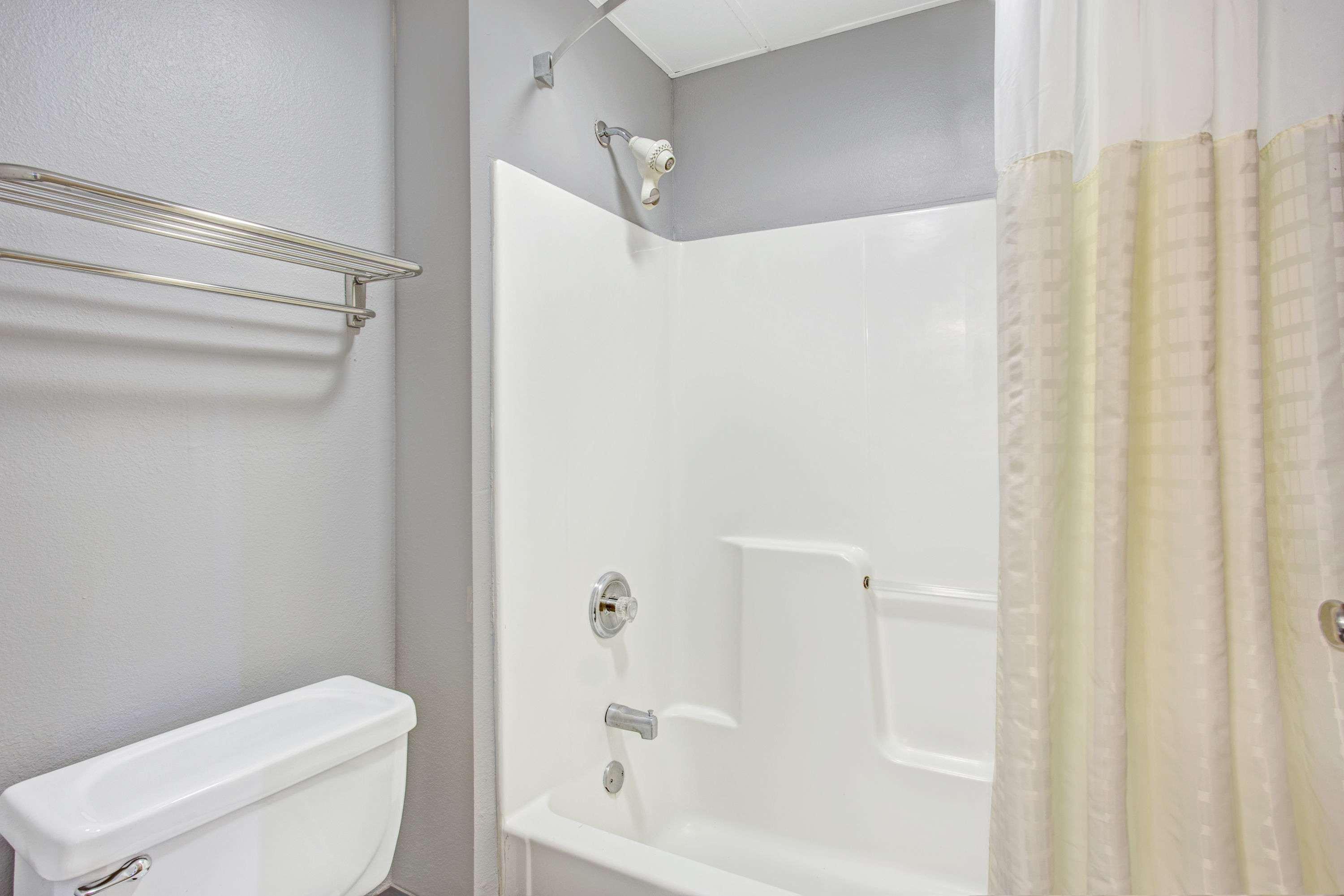 נורת' שיקגו Days Inn By Wyndham Great Lakes Naval Base מראה חיצוני תמונה