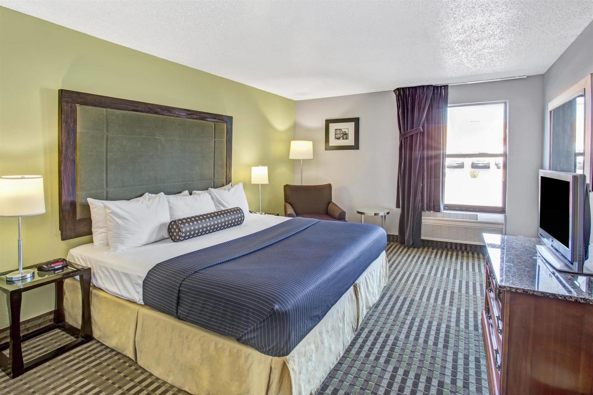 נורת' שיקגו Days Inn By Wyndham Great Lakes Naval Base מראה חיצוני תמונה